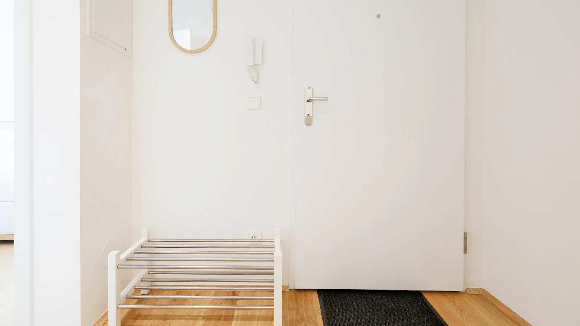 Symphony Apartments 42 - Modern Loft With Terrace And Grill In Central Location 비엔나 0*,