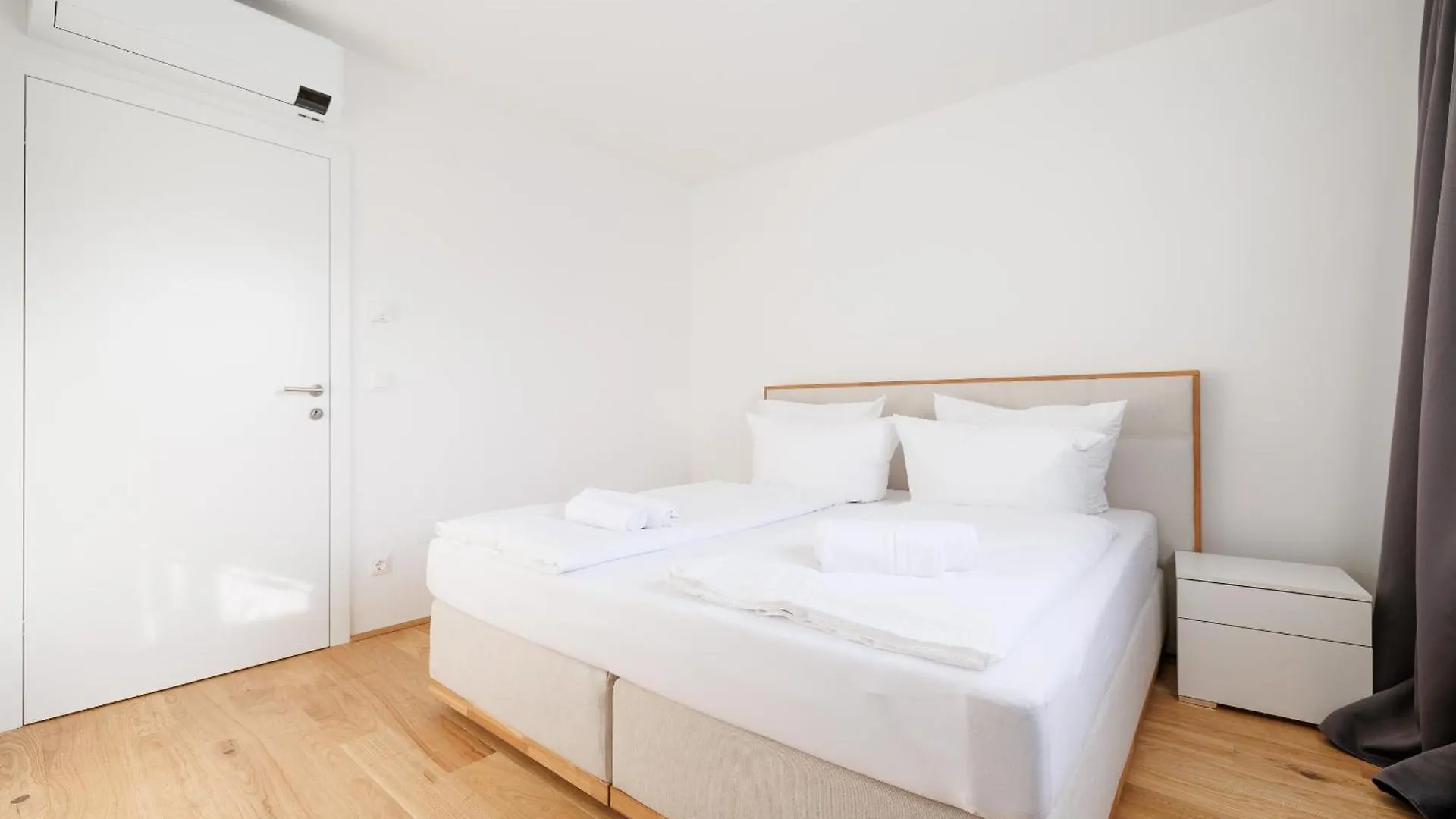 Symphony Apartments 42 - Modern Loft With Terrace And Grill In Central Location Bécs Ausztria