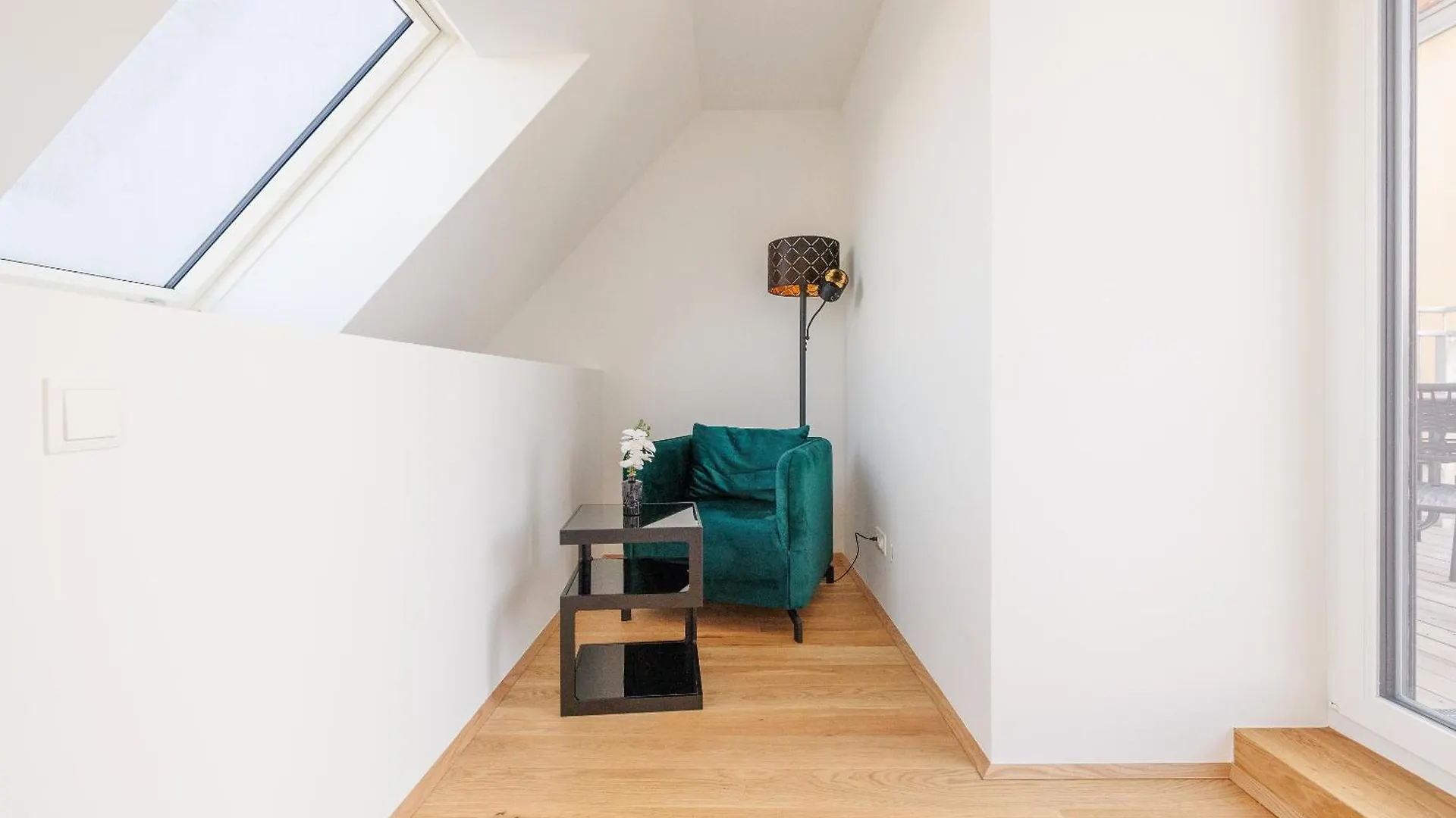 Symphony Apartments 42 - Modern Loft With Terrace And Grill In Central Location Bécs