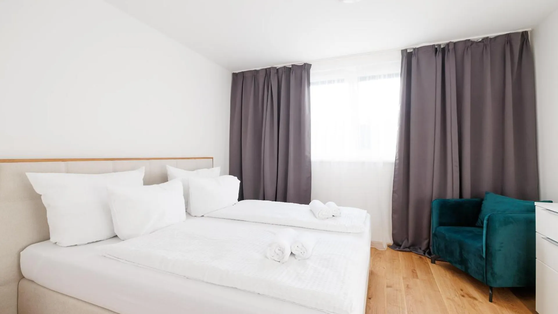 Symphony Apartments 42 - Modern Loft With Terrace And Grill In Central Location Bécs