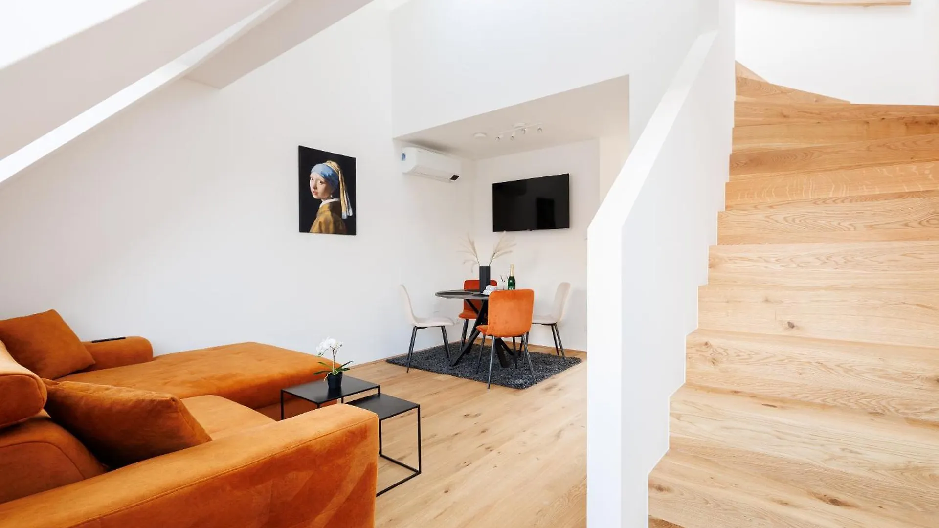 Symphony Apartments 42 - Modern Loft With Terrace And Grill In Central Location Bécs