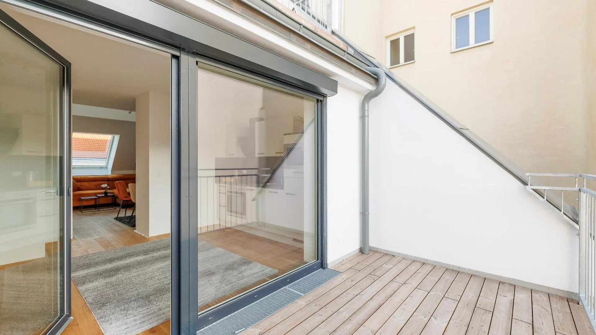 Symphony Apartments 42 - Modern Loft With Terrace And Grill In Central Location Bécs